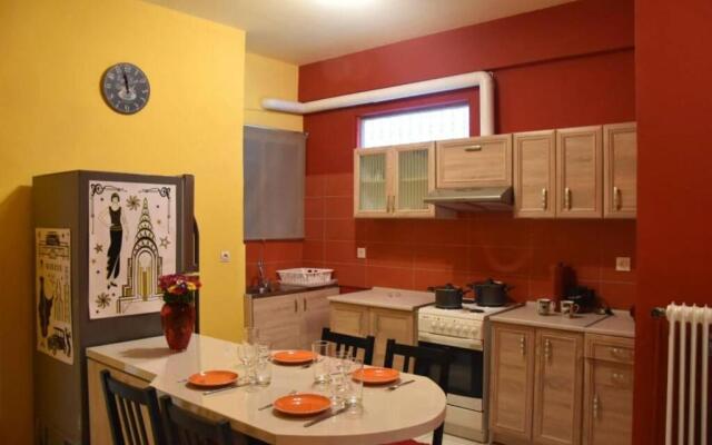 Colourful Apartment in AthensCity 1min from Subway