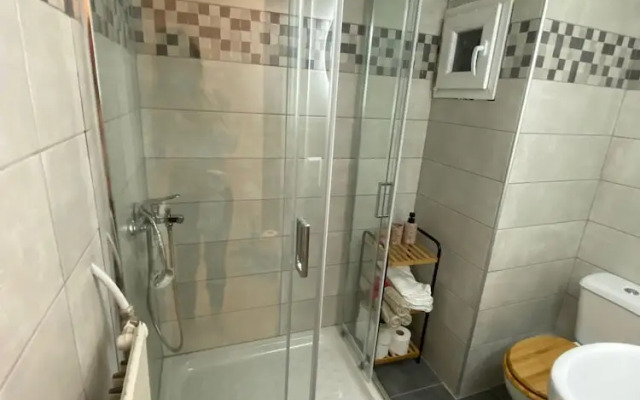Modern, Centrally Located Apartment