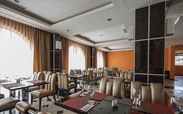 iu Hotel Luanda Viana