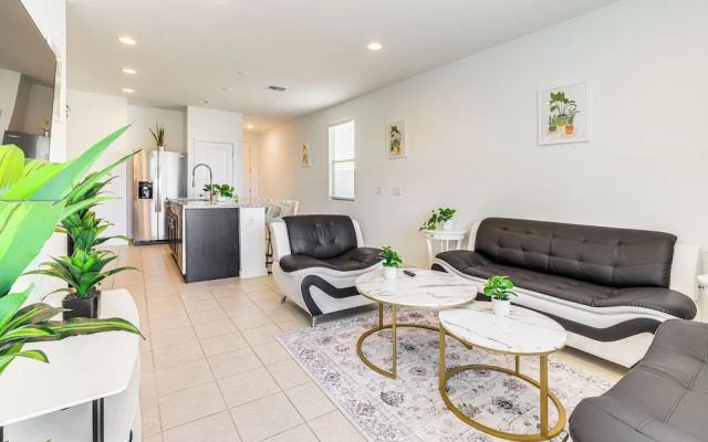 4 Mi to South Mountain Park: Phoenix Area Home