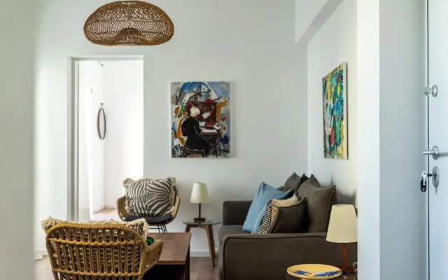 Cozy 2BR Near Metro Acropolis View