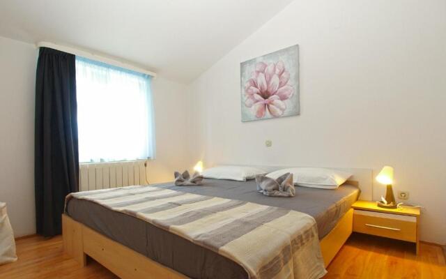 Apartments Biskupije 810