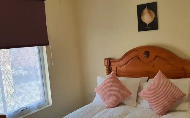 Room in Guest Room - Bright Nice Room in Coventry