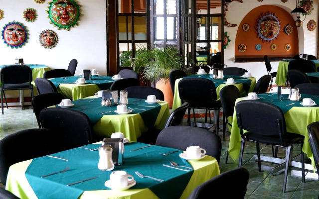 Hotel & Suites Villa del Sol