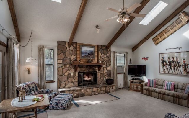 Enhanted Moose - Three Bedroom Cabin