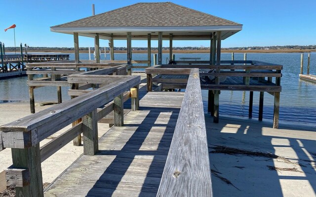 Aqua Vista by Sea Scape Properties