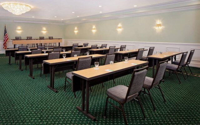 Courtyard by Marriott Long Island MacArthur Airport