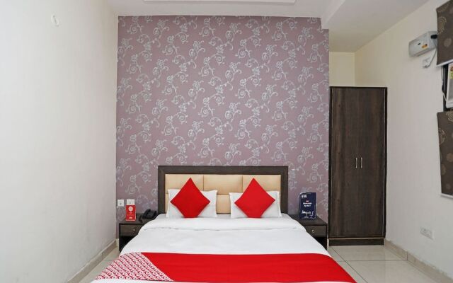 OYO 28017 Hotel Olive