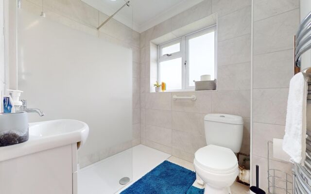 Entire 3 Bed Home in Basildon Sleeps up to 6