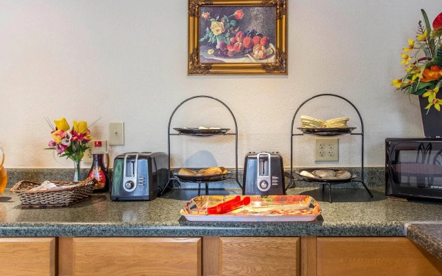 Econo Lodge & Suites Southern Pines - Pinehurst