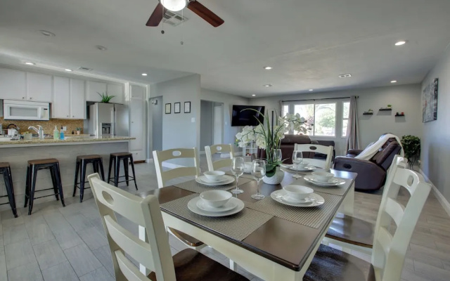Las Vegas Retreat w/ Yard < 5 Mi to Strip!