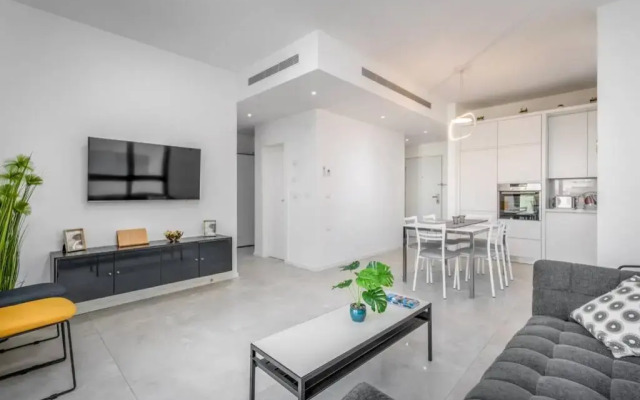 Kerem Hateimanim Area-3 BR with Balcony