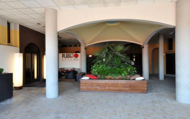Planet Hotel