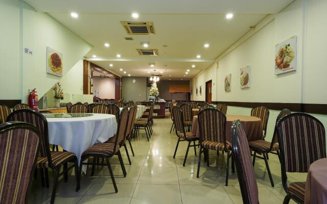 OYO 43955 N9 Business Hotel