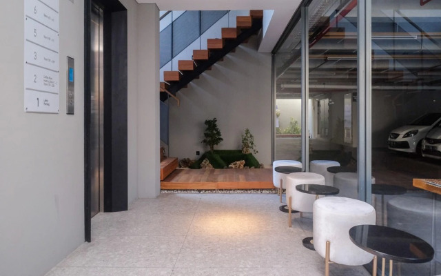 Sans Hotel RG Living Jogja by RedDoorz