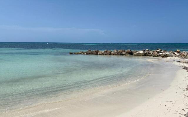 Hospitality Expert E22 Beach front Pool & Chef