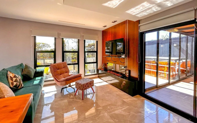 Casa com 4 Su tes Jacuzzi e Lareira Externa