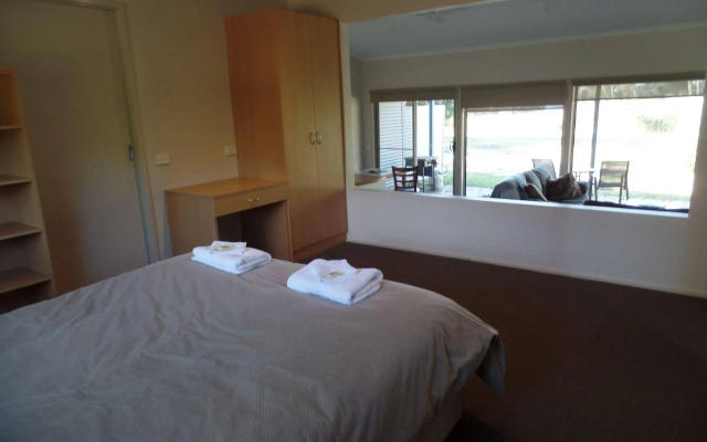 Waterfront Retreat At Wattle Point