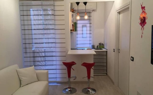 Superb White Flat