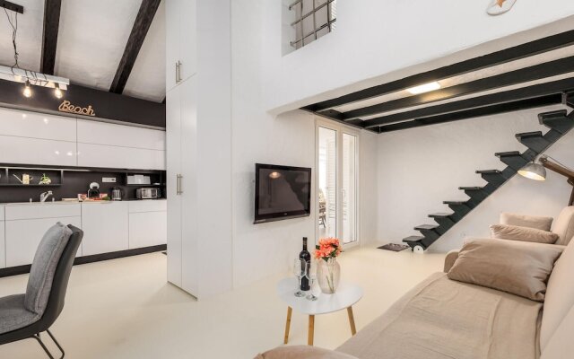 Awesome Home in Lopar with Hot Tub, WiFi & 2 Bedrooms