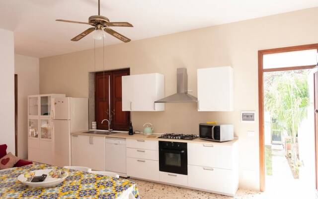 Casa Lisa a due passi dal mare con ampio giardino