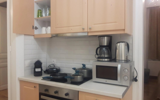 Neoclassical House with Unique Athenian Yard (nearby metro station)