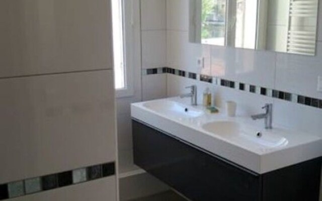 Beautiful 2-room Apartment-downtown/cours Julien