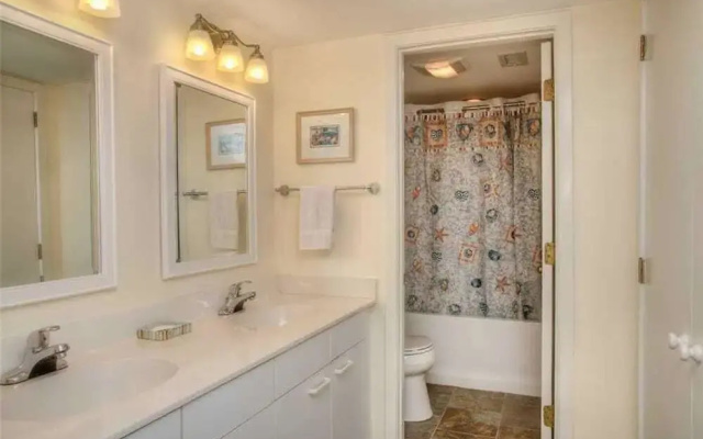 Richmond Park Three-bedroom Apartment 18-F