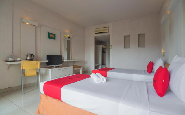 RedDoorz Plus near Kampung Gajah 3