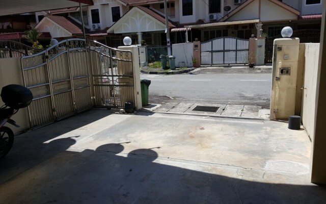 Spice Arena 4room House