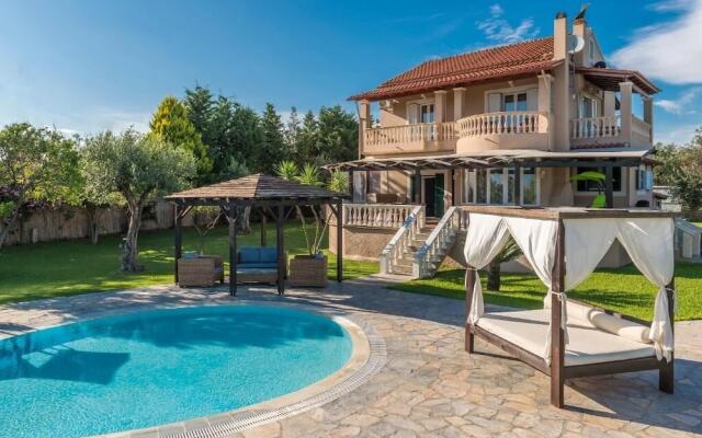 Villa Maxim with Private Pool & Tennis Court