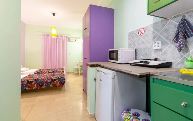 Ni-Mar Studios & Apartments