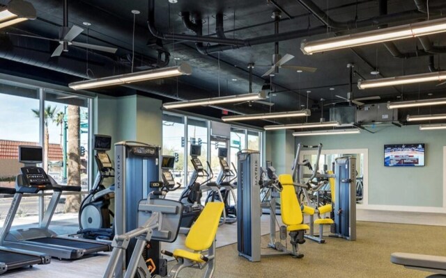 Luxe 2br/2ba Condo in Downtown Area