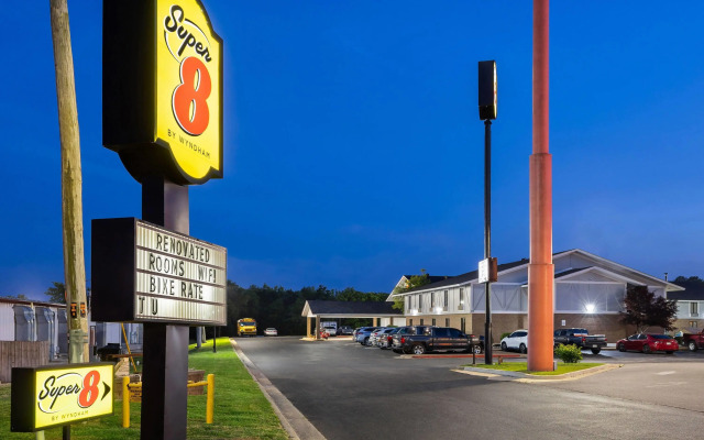 Super 8 by Wyndham Harrison AR