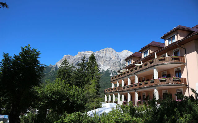 Boutique Hotel Villa Blu Cortina - Elegant 4 Stars Hotel Cortina d'Ampezzo