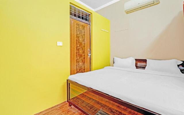 OYO 84120 Hotel R S Gold Night