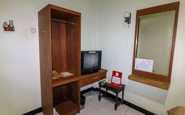 OYO 512 Ndalem Mantrijeron Hotel