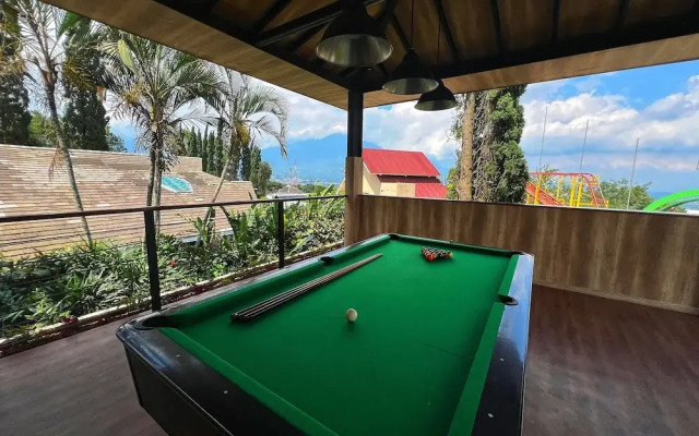 Villa 4-BR Klub Bunga No. 10 Batu Malang
