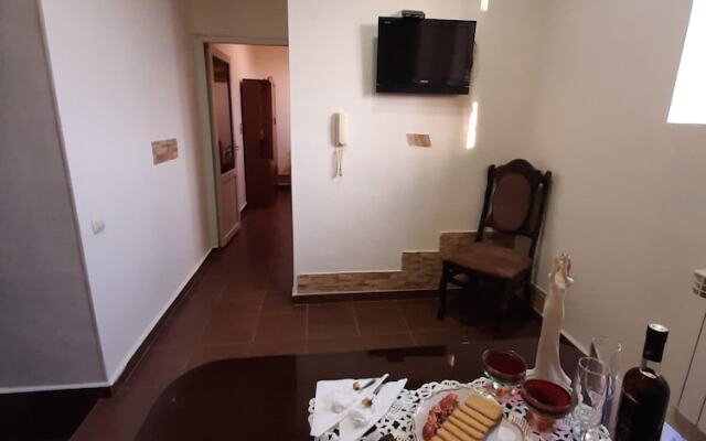 ALL In Hostel
