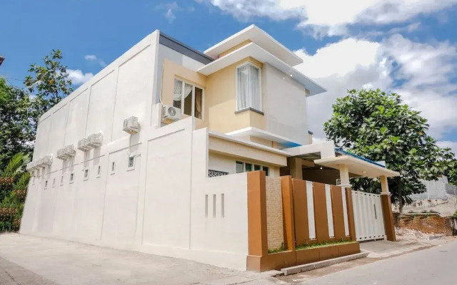 Oyo 1247 Antosa Family Residence