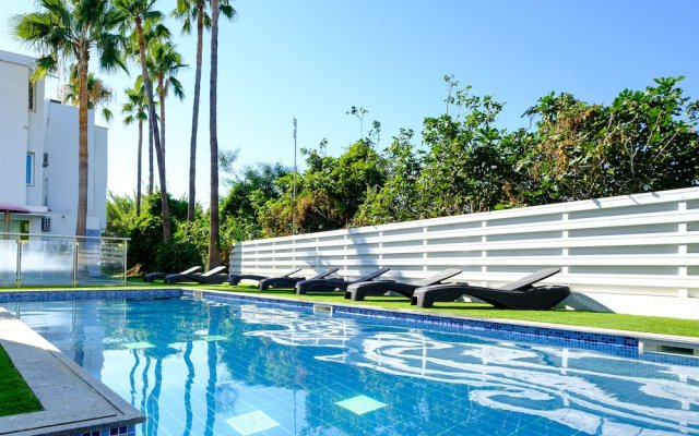 Rio Gardens - Chic 1-bdr Apt by the Pool