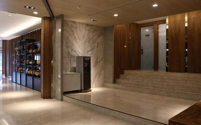 Chii Lih Hotel - Kaohsiung Love River