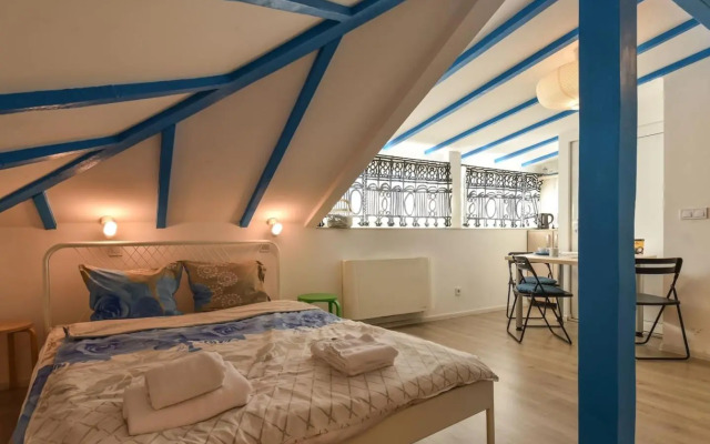 The Ivy House - A Cozy Attic near the City Center