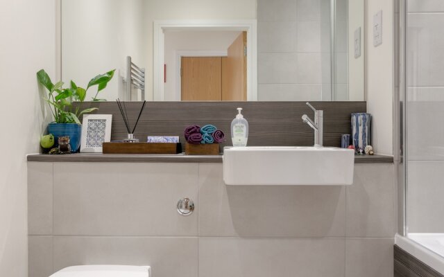 2 Bedroom Balcony Flat in Bermondsey