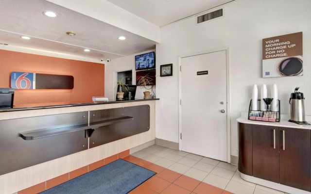 Motel 6 Dallas, TX - Forest Lane