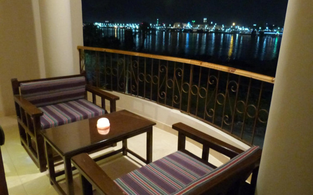 Luxor Plaza House