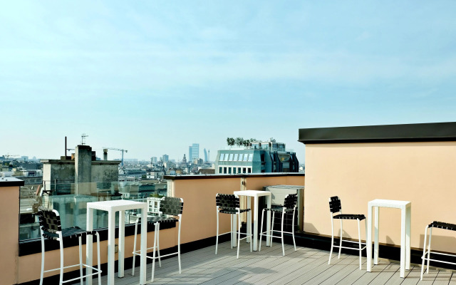 San Babila Modern Apartment