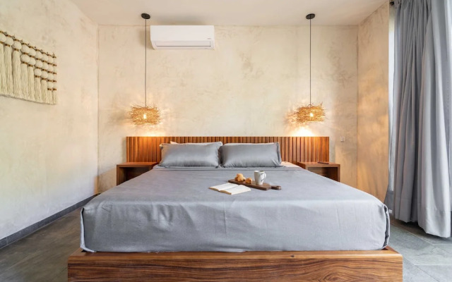 Twelve O’Clock Luxury Villas