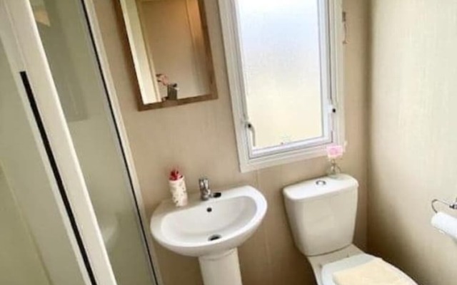 Beautiful Cosy 2-bed Caravan in Clacton-on-sea