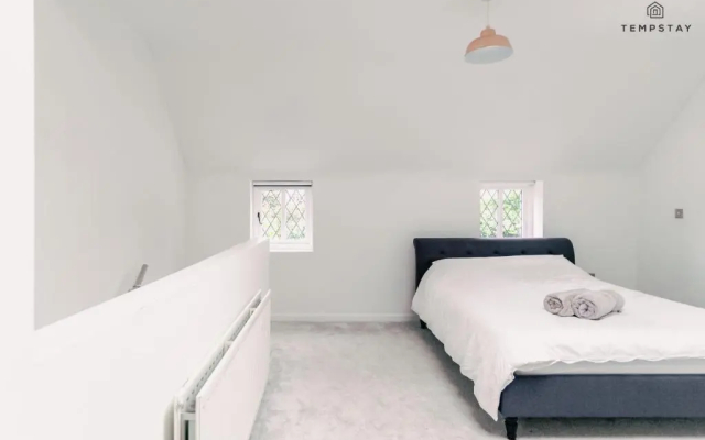 Hidden Gem! Luxury 5 Bed Near Warner Bros Studios